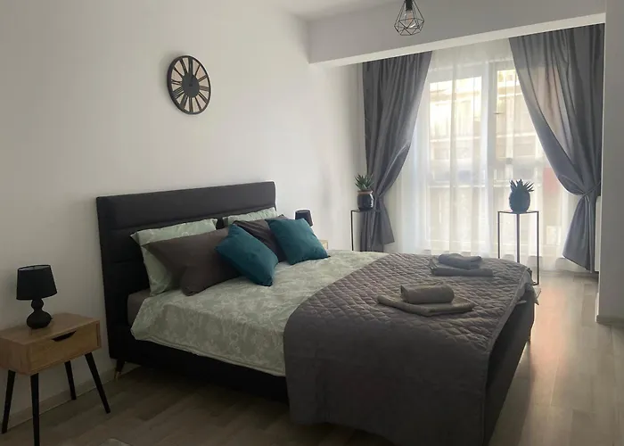 Divany Apartaments - Coresi Mall